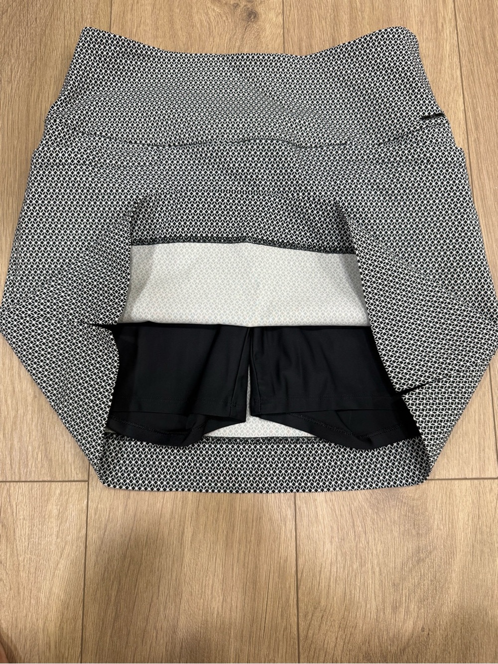 S.C. & Co. Black White Geometric Skort Built In Shorts Size M - Picture 5 of 6